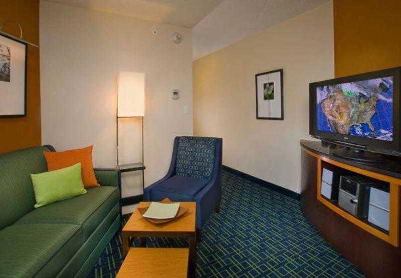 Fairfield Inn And Suites By Marriott Oklahoma City Airport Exterior photo